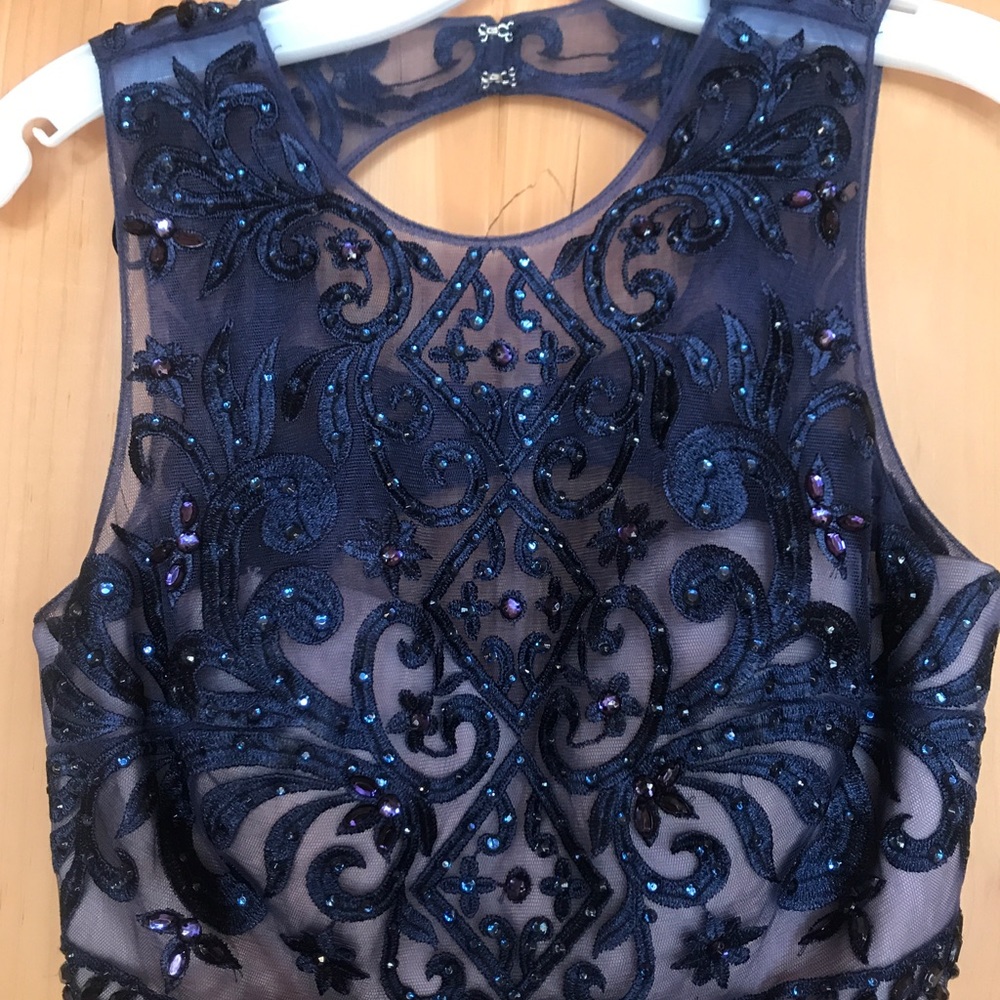 Formal Dress - Picture 4 of 6